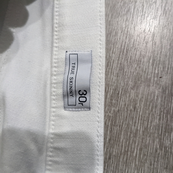 GAP True Skinny White Jeans - Picture 2 of 5